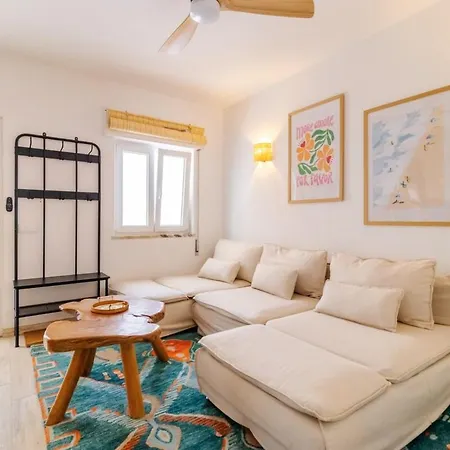 Casa Phoebe - New Renovated Sleeps 5 - 1 Min Apartament *