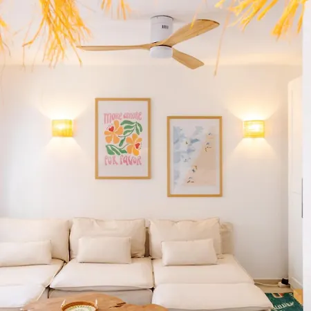 Casa Phoebe - New Renovated Sleeps 5 - 1 Min Apartament