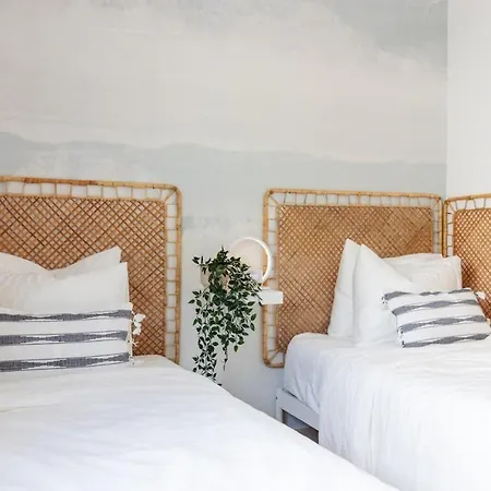 Casa Phoebe - New Renovated Sleeps 5 - 1 Min