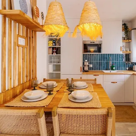 Casa Phoebe - New Renovated Sleeps 5 - 1 Min