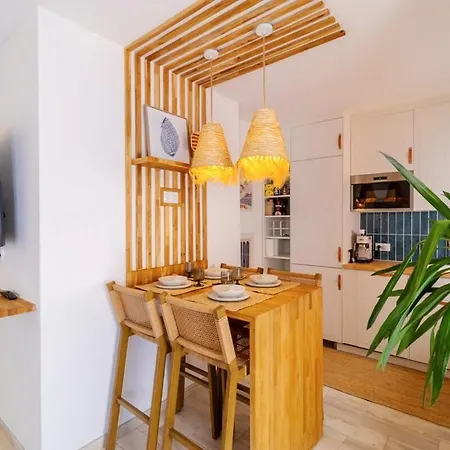Casa Phoebe - New Renovated Sleeps 5 - 1 Min * Burgau