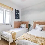 Casa Phoebe - New Renovated Sleeps 5 - 1 Min * Burgau