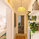 Apartment Casa Phoebe - New Renovated Sleeps 5 - 1 Min *