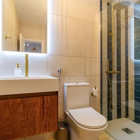 Apartamento Casa Phoebe - New Renovated Sleeps 5 - 1 Min *