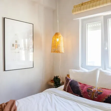 Casa Phoebe - New Renovated Sleeps 5 - 1 Min Διαμέρισμα Burgau