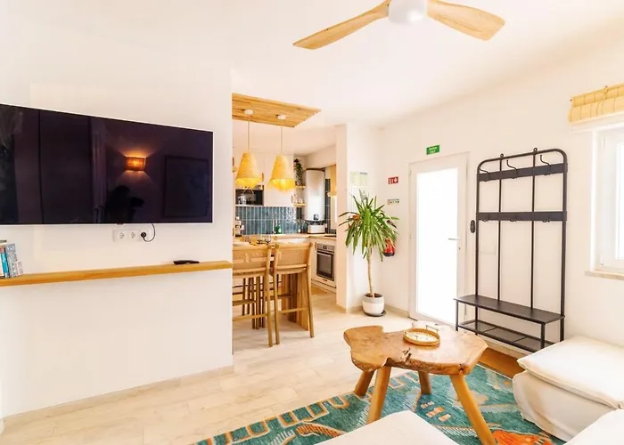 Daire Casa Phoebe - New Renovated Sleeps 5 - 1 Min *