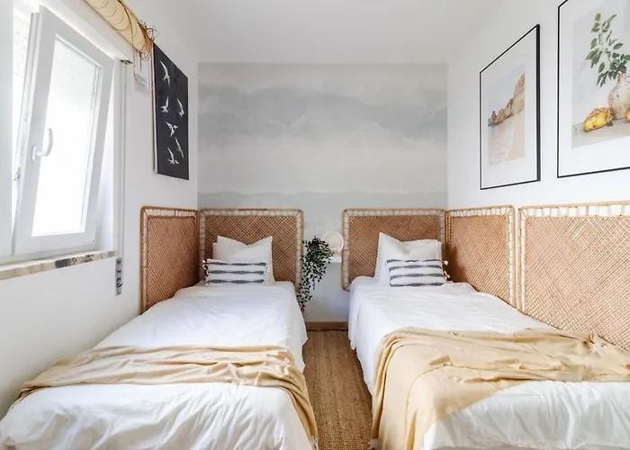 Casa Phoebe - New Renovated Sleeps 5 - 1 Min